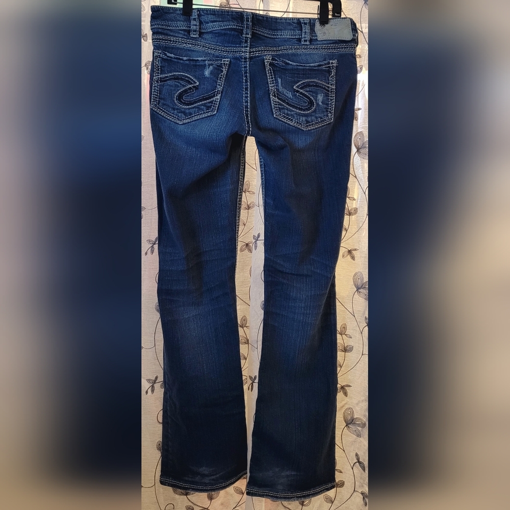 Silver Jean Co Suki Distressed Jeans View 2